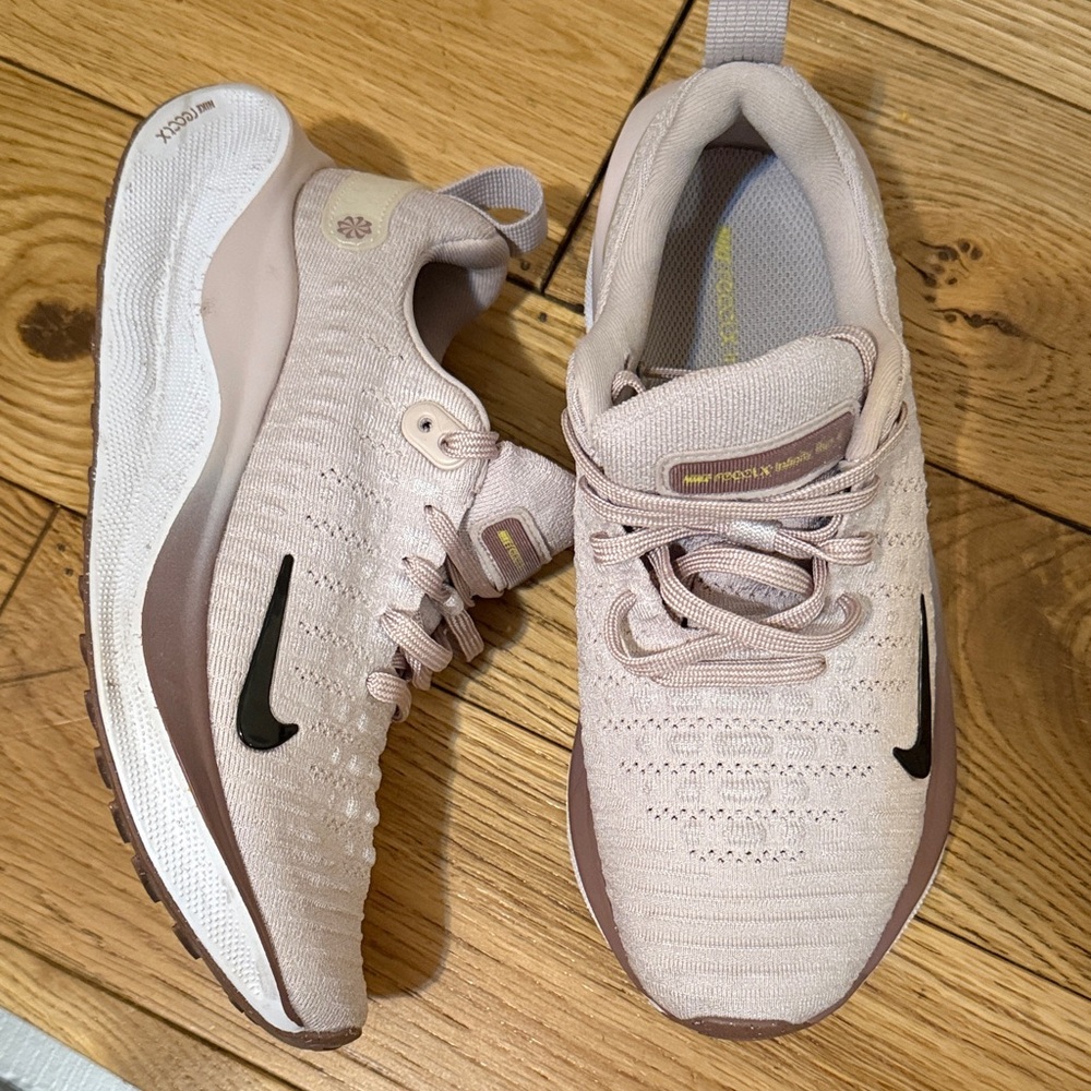 Nike Infinity Run Women's Light Pink and White Sneakers